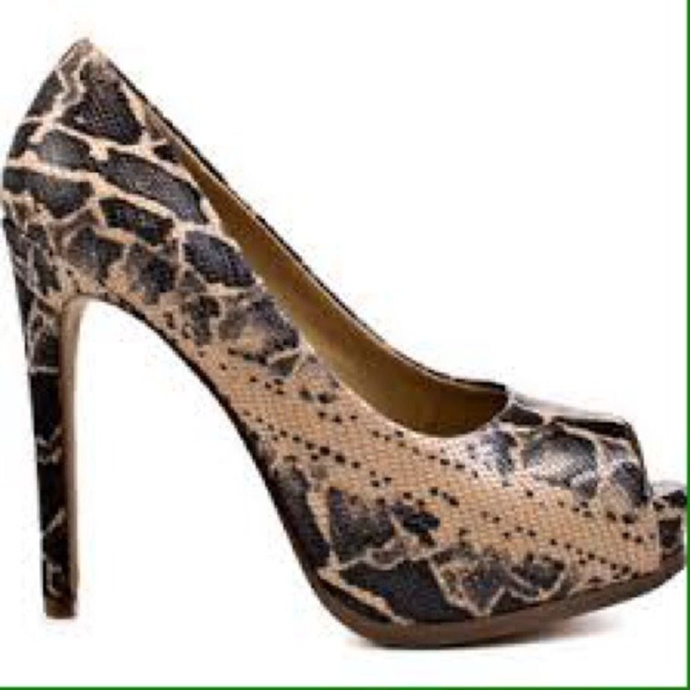 - ✂️PRICE CUT✂️Kelsi Dagger Lainey Peep-Toe Pumps